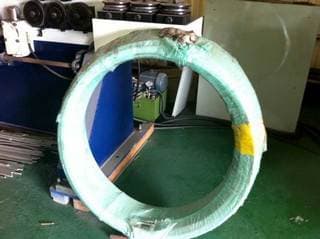 бунт проволоки устанавливается на правильно-размоточное устройство