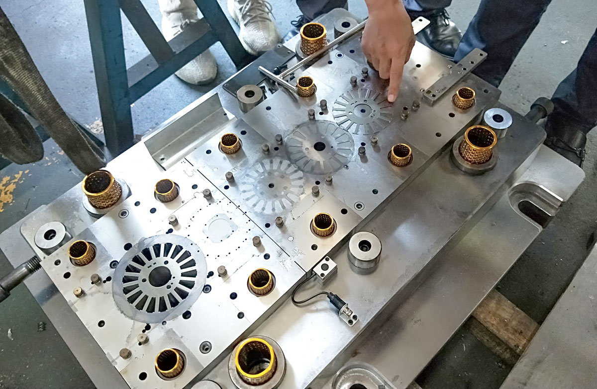 прогрессивный штамп для штамповочного пресса